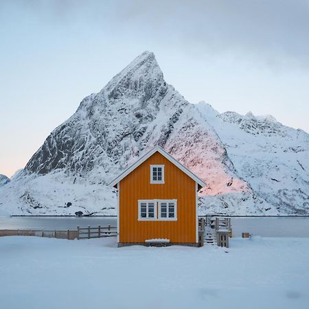 The Famous Yellow House Reine Exteriör bild