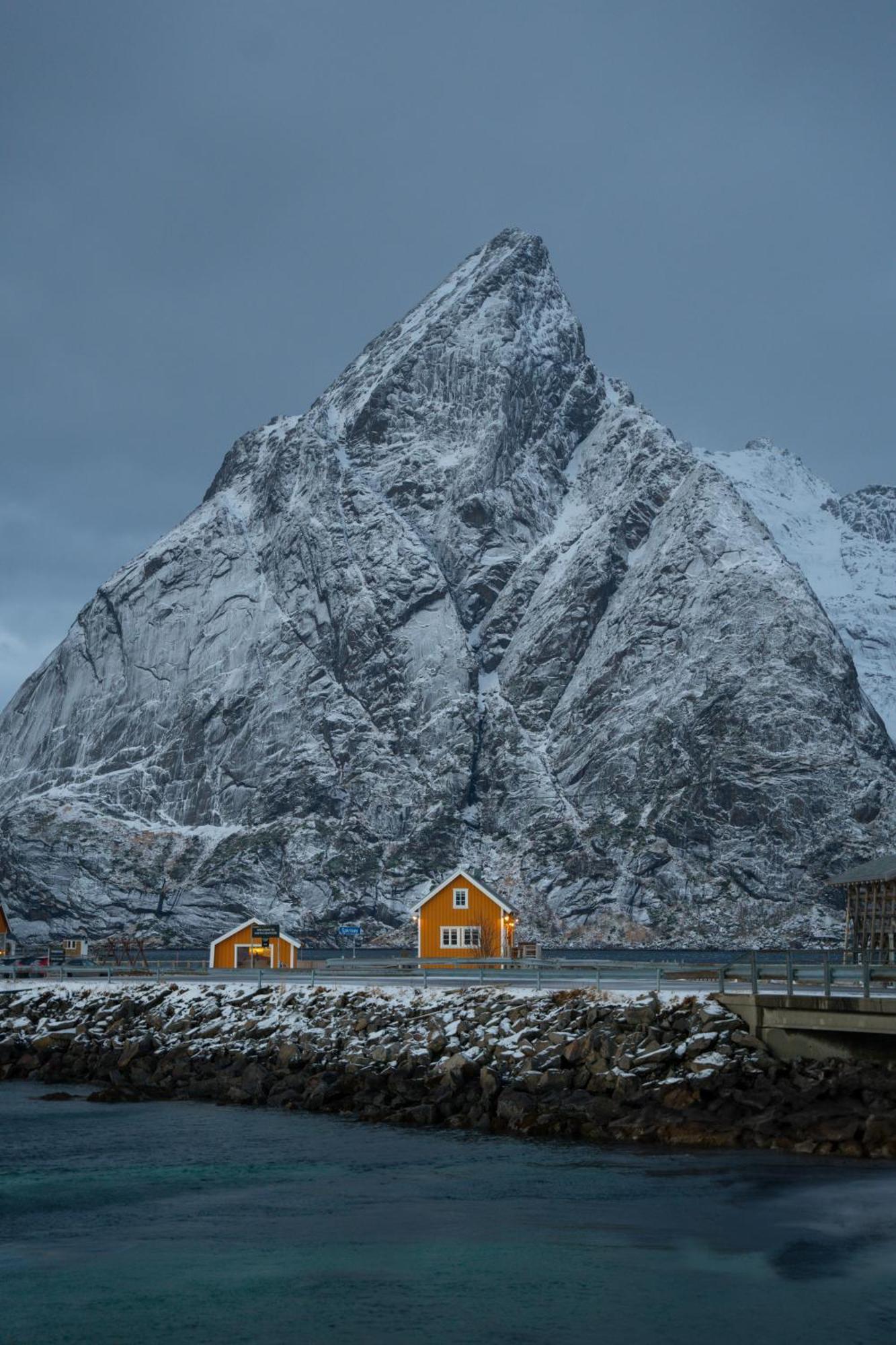 The Famous Yellow House Reine Exteriör bild