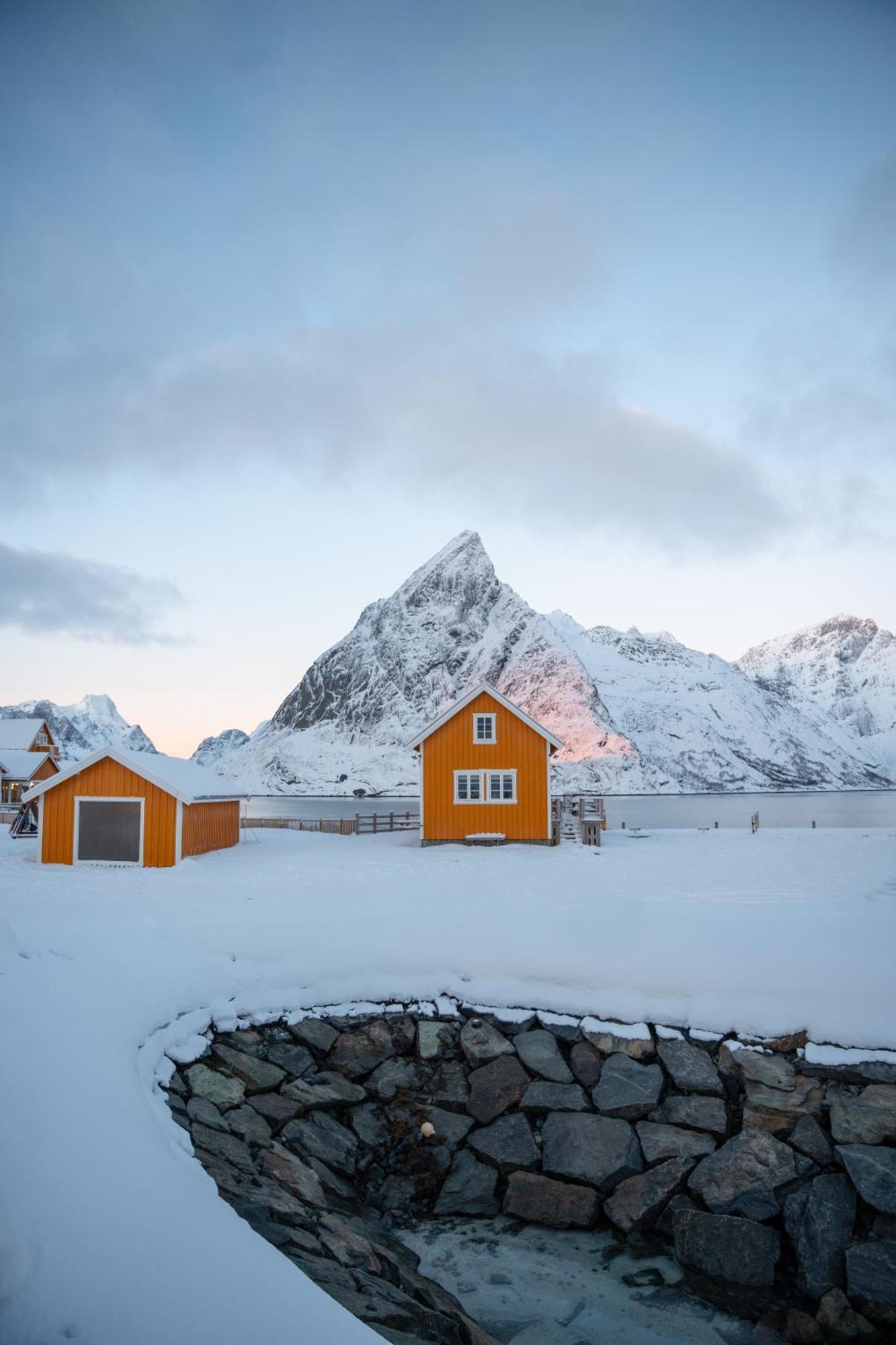 The Famous Yellow House Reine Exteriör bild