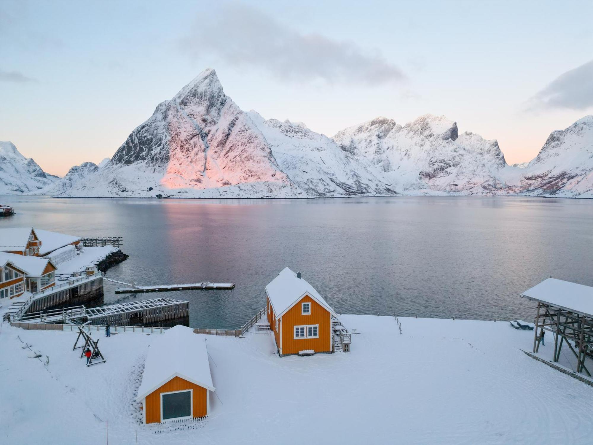 The Famous Yellow House Reine Exteriör bild