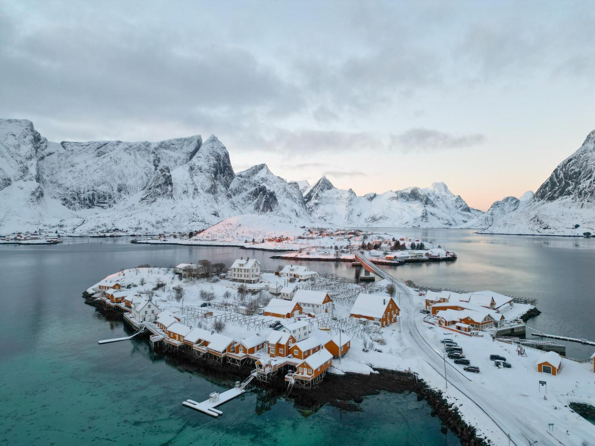 The Famous Yellow House Reine Exteriör bild
