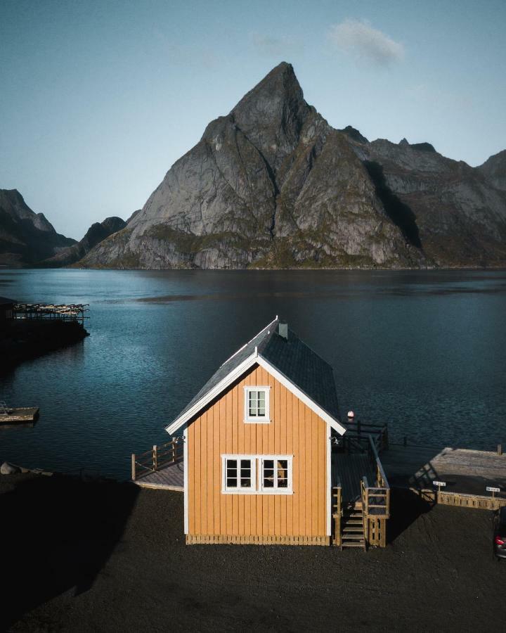 The Famous Yellow House Reine Exteriör bild